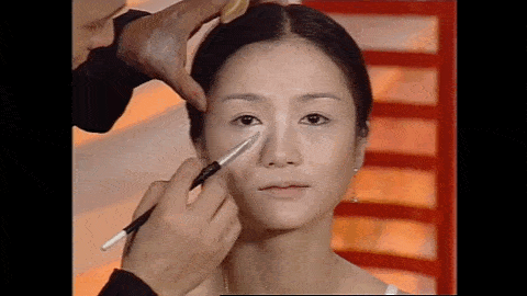 beauty会玩妆的人，已经把高光画到下颌线了