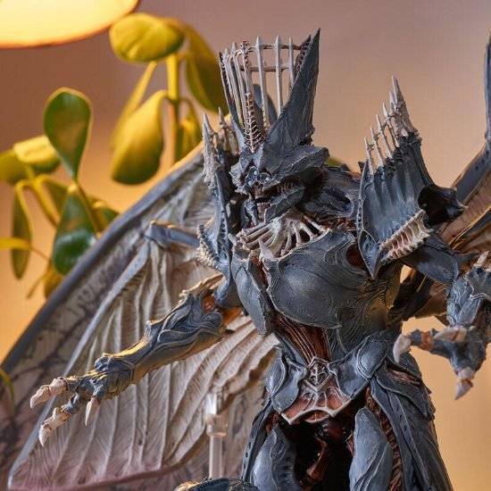 翼展|《命运2》巫妖女王雕像开订 千变之女展翼降临