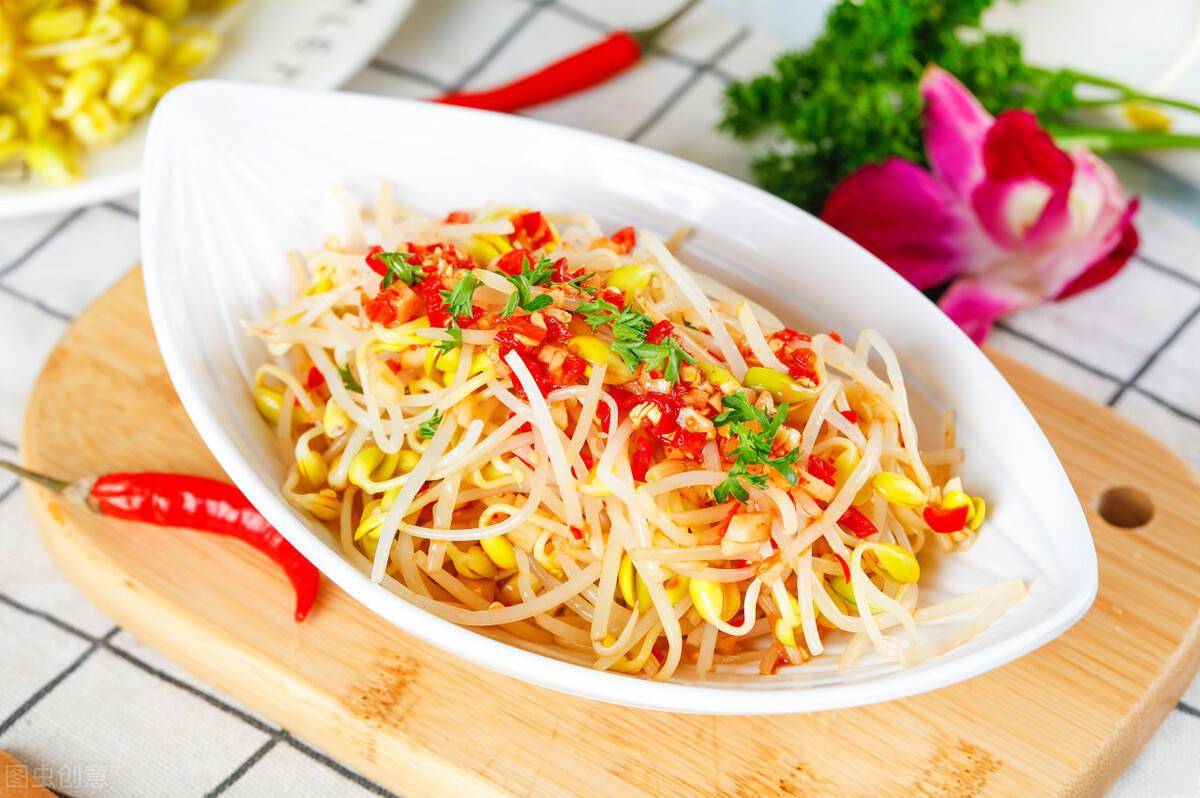 春天要多吃豆芽简单炒一炒酸辣爽口开胃解馋还补充维生素