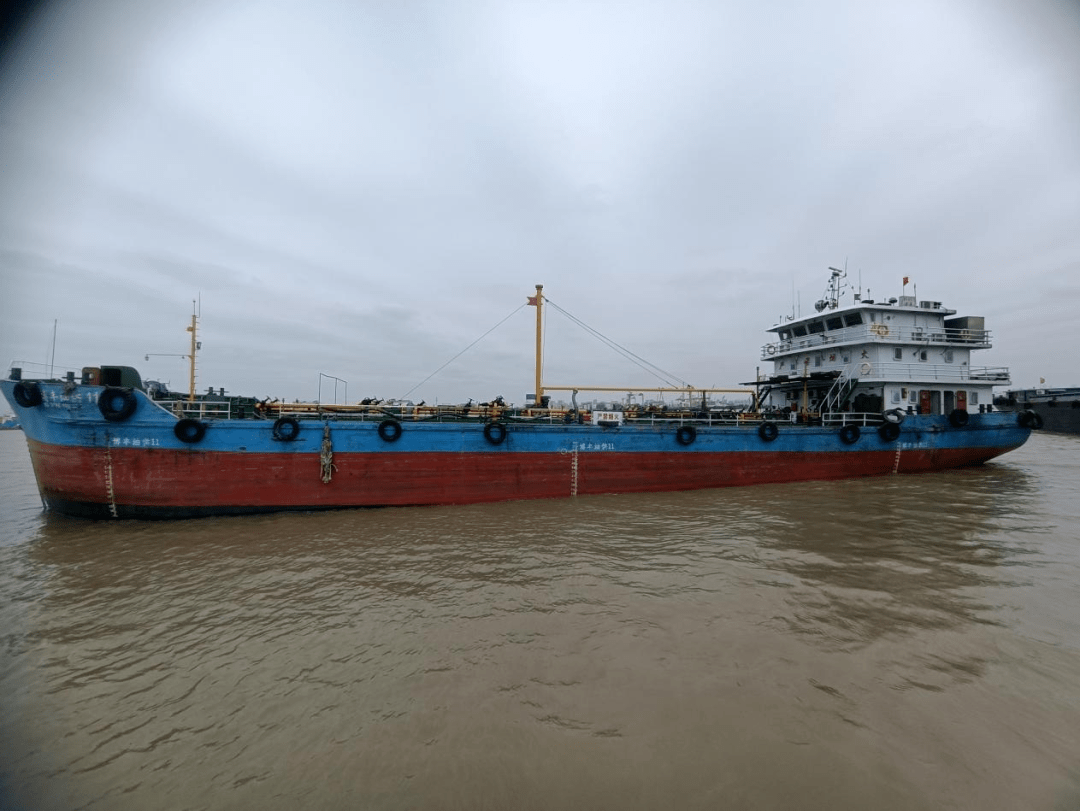 下一步,崇川海事处将把宣传内河船舶载重线位置标识船名工作常态化