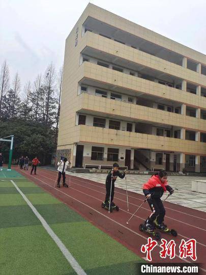 中小学校|浙江中小学校燃起“冰雪热” 上滑雪滑冰课全靠拼手速