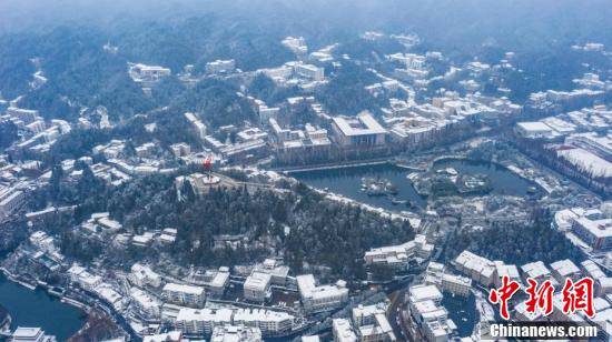 水墨画|航拍江西井冈山白雪皑皑 红色圣地披银装