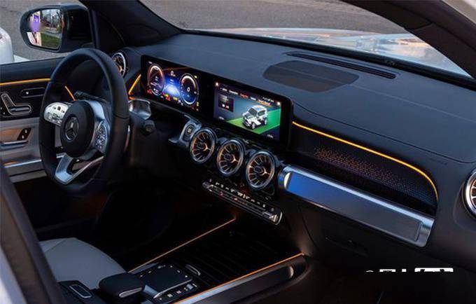 奔驰全新suv海外发售内配双联屏售价更亲民
