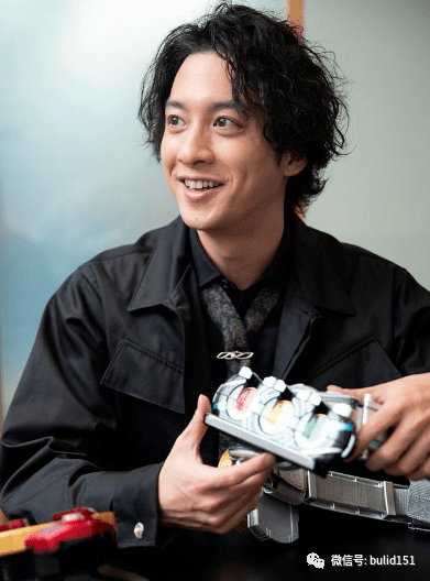 假面骑士ooo主演渡部秀特别访谈12年后颜值身材不变