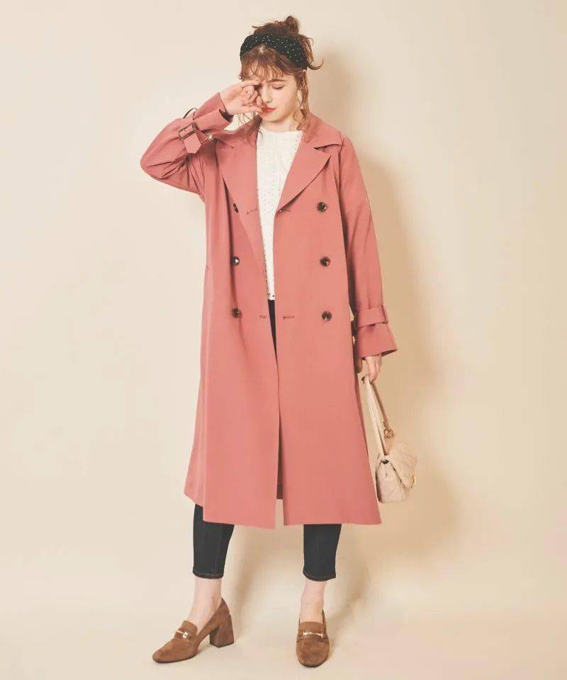 春日里的一抹橘粉绽开,不负温柔意来,提升好气色,明媚又素淡,看似矛盾