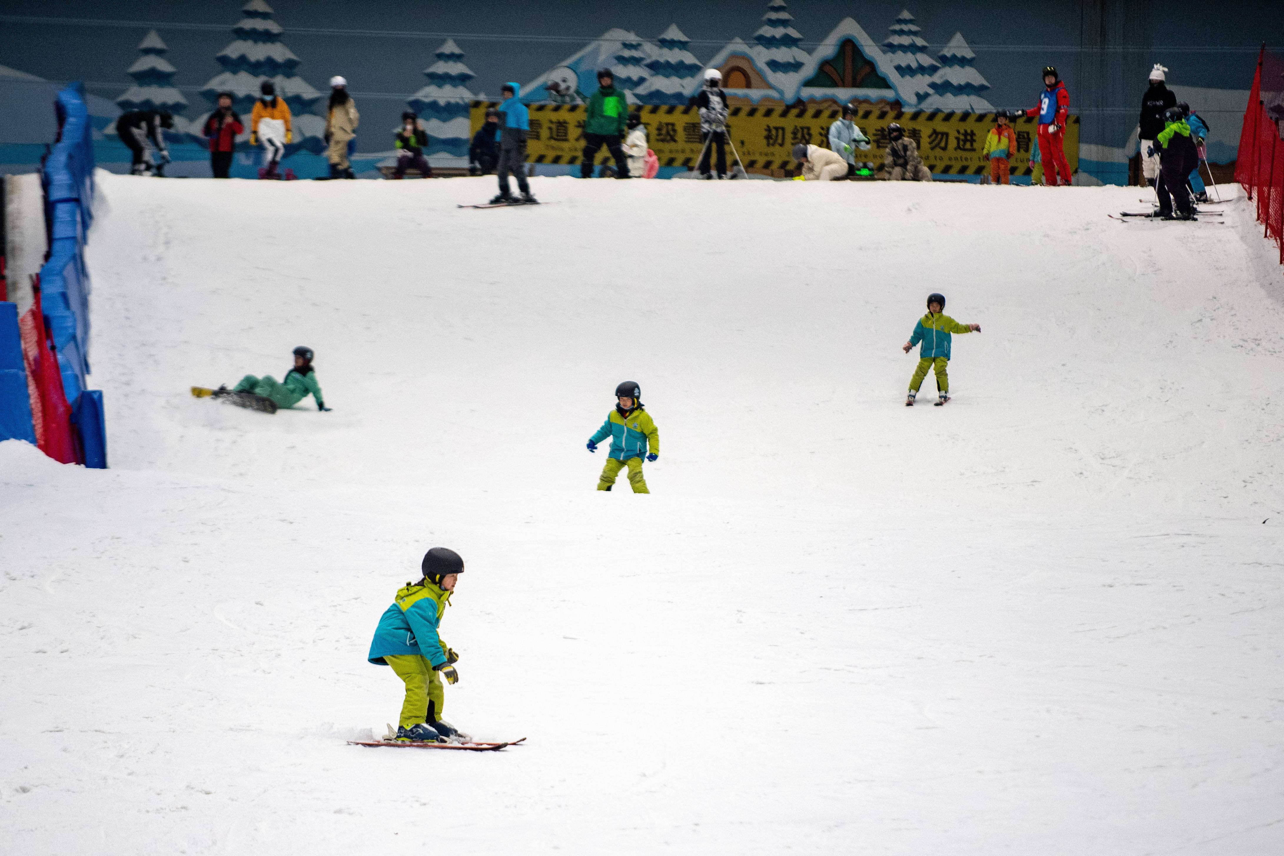 南方|重庆这所学校的孩子在冰雪中感受速度与激情