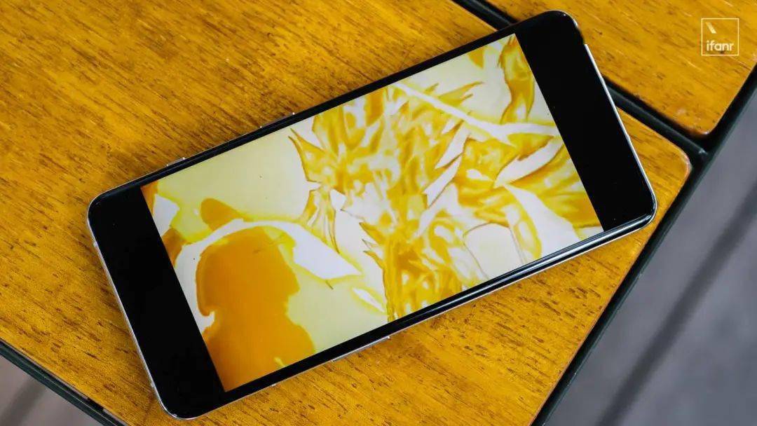 一加 10 Pro 胖达白至尊版图赏，解锁 512GB 的一加旗舰熊猫机