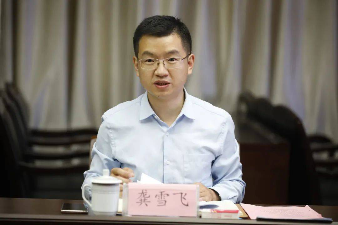 其中现任吴忠市委常委,盐池县委书记龚雪飞,拟任区直单位正厅级领导