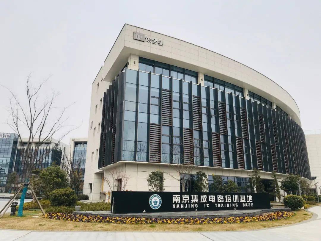 指南车机器人工程师教育与南京江北新区科技投资集团强强联手,作为