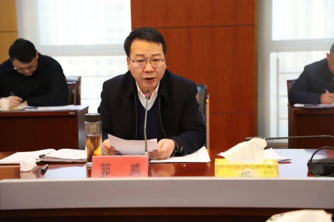 郭鹏指出,赣榆区当前面临的环境形势依然严峻,攻坚难度不容轻视,各镇