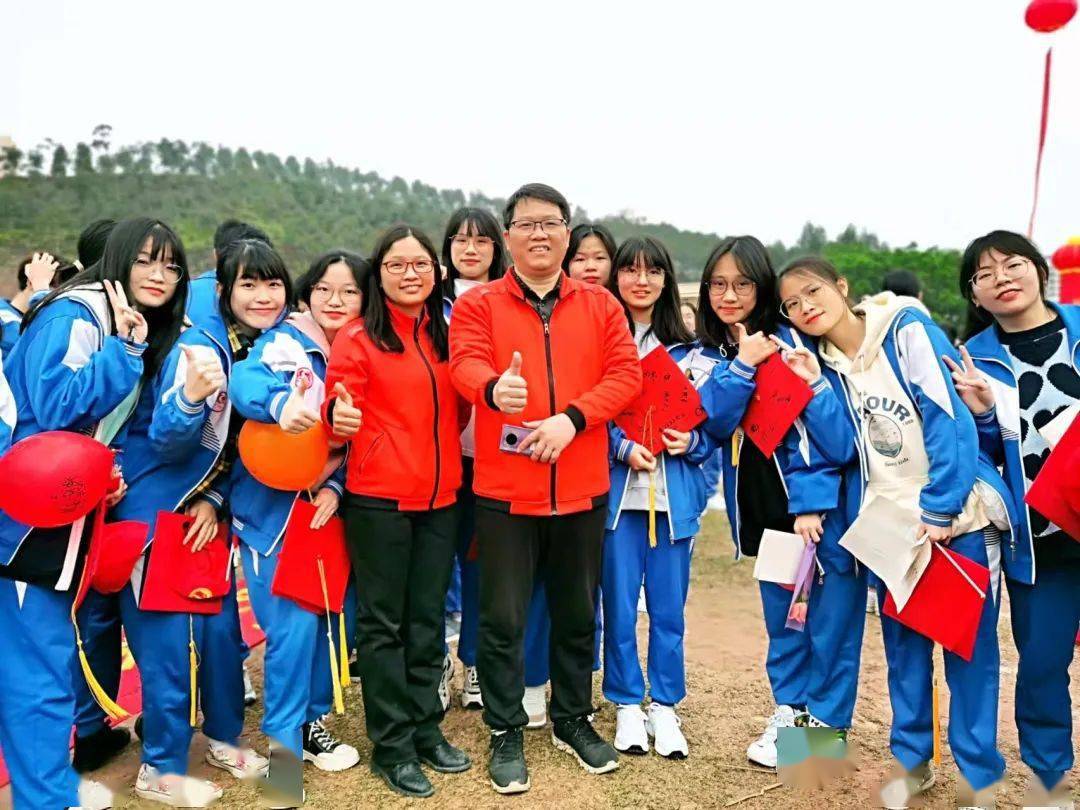 全高州都在传二中高考百日誓师大会暨成人礼仪式!