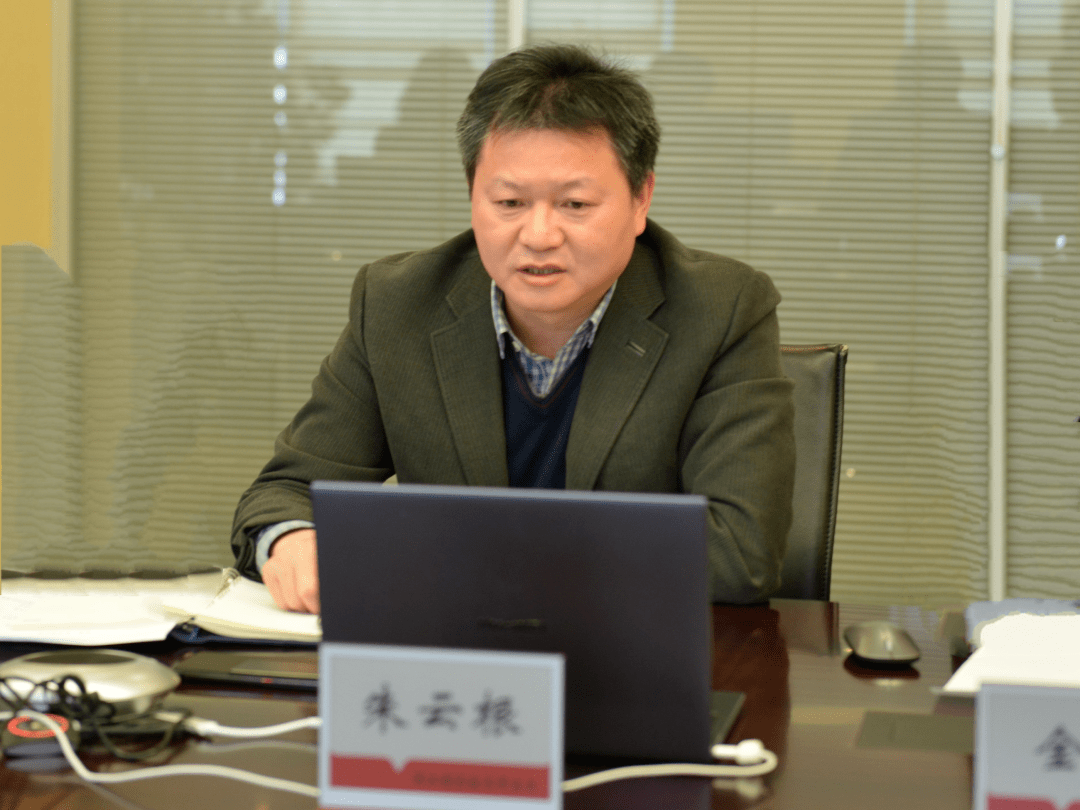 吴江开发区党工委委员,管委会副主任朱云根,招商局局长金鑫以及各重点