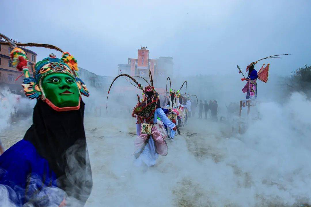 翔 摄脸谱潘军翔 摄下坝春节地戏活动骆鹏飞 摄普定高台地戏潘军翔 摄