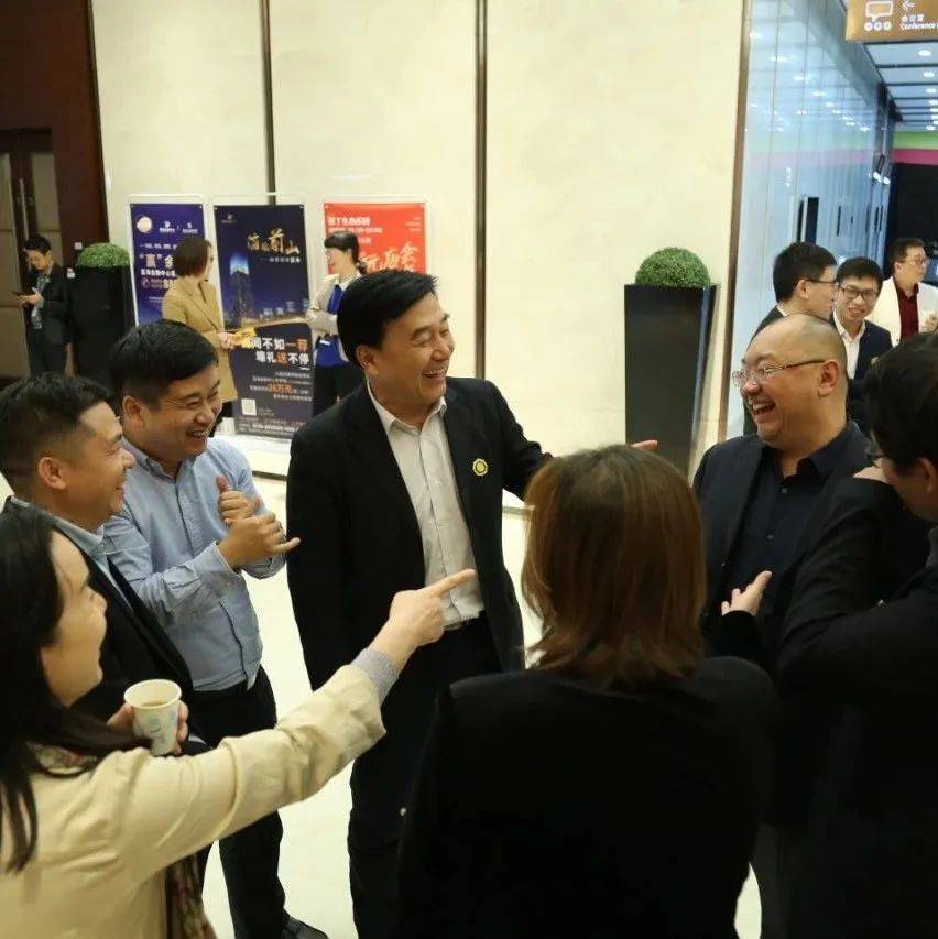 和为你“充电”的人在一起_张建新_服务_电量