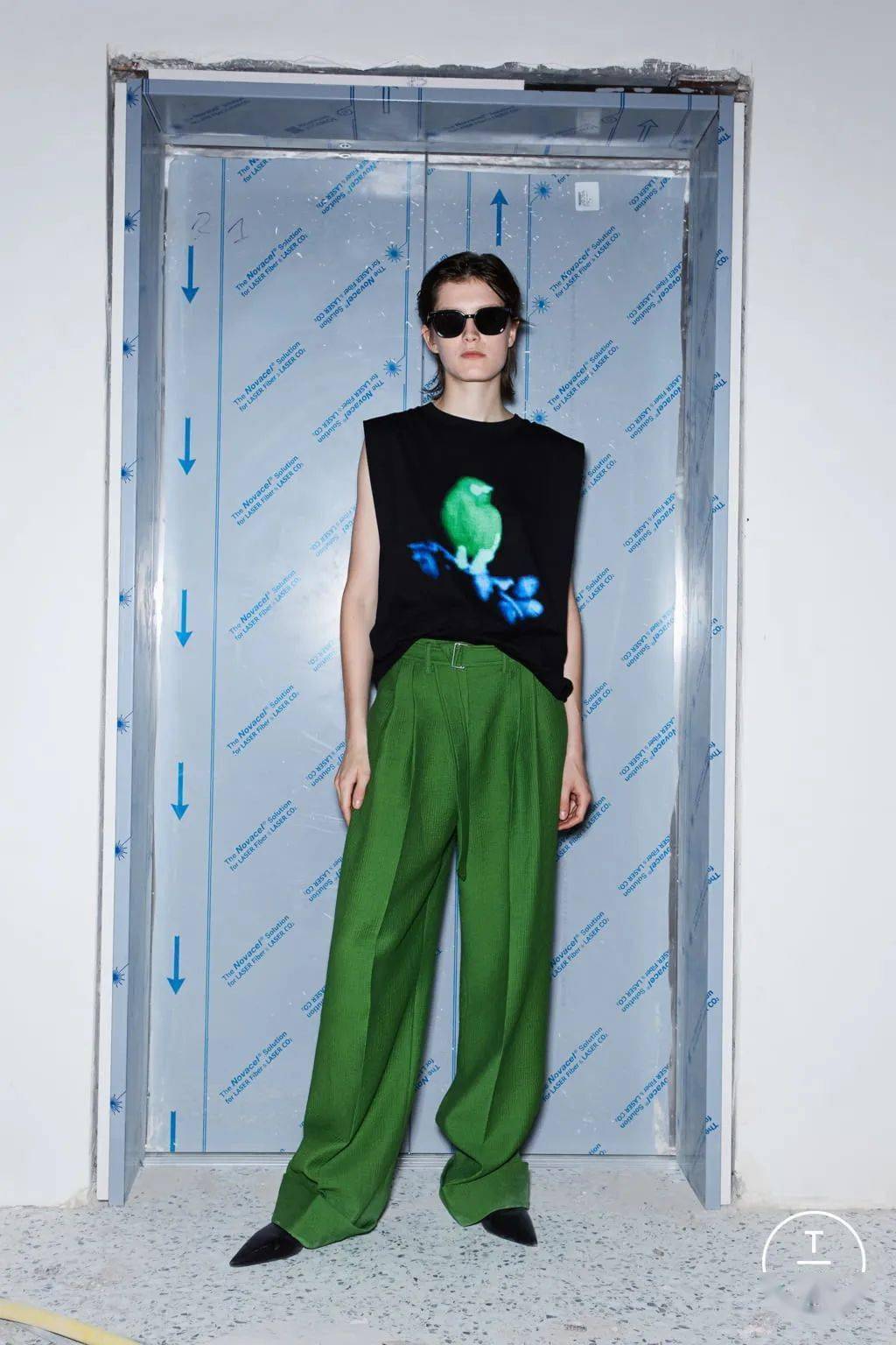 Calvin 黑白灰下岗了！2022春夏必穿蜂蜜绿！时髦高级，显白炸了！