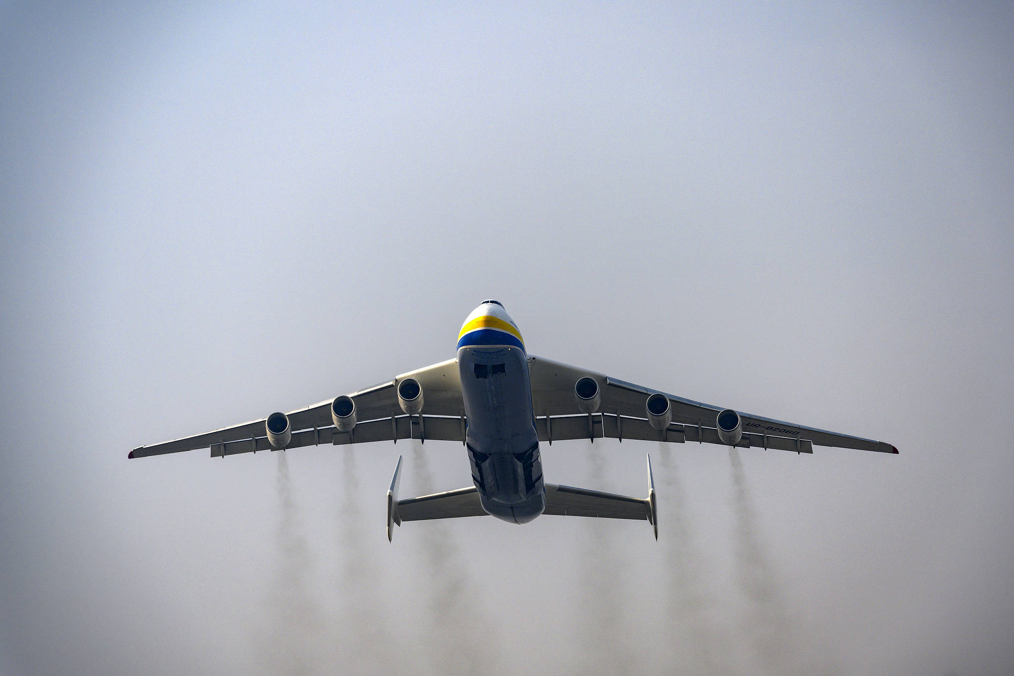 乌媒世界上最大运输机an225被摧毁