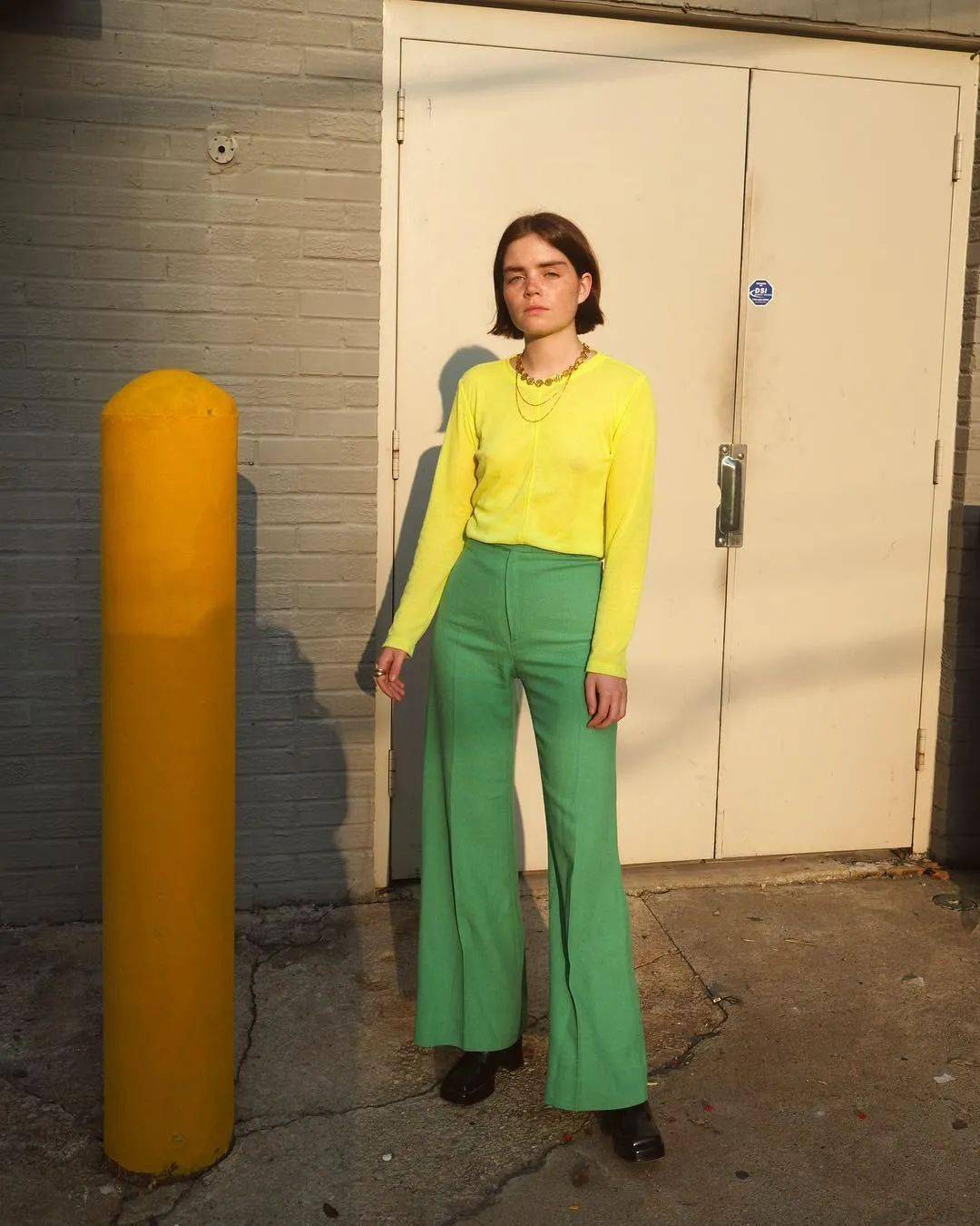 Calvin 黑白灰下岗了！2022春夏必穿蜂蜜绿！时髦高级，显白炸了！