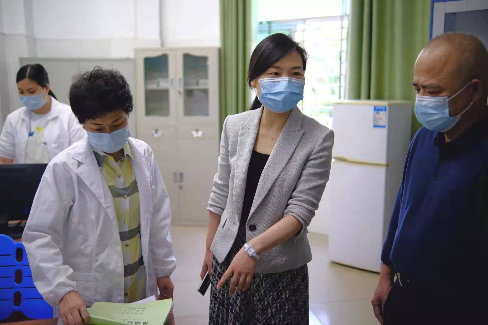 尹承玲调研学校疫情防控工作_工作动态_三亚市教育局