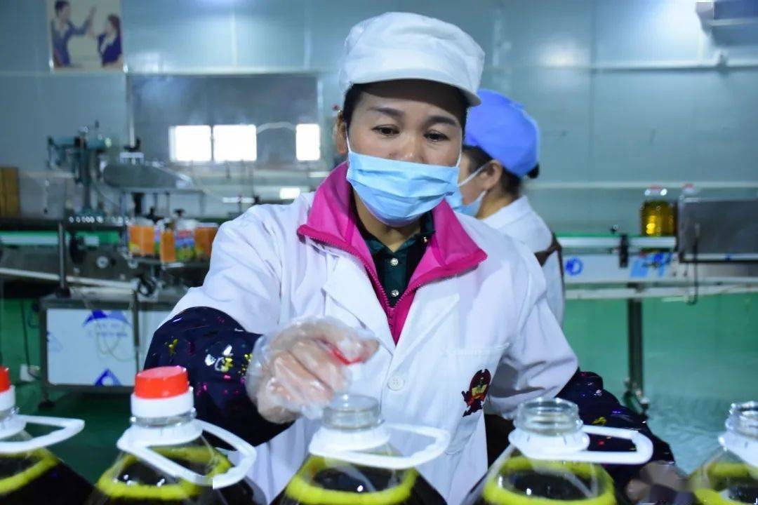 以中裕华农,佳穗,金晨,十里香,熊八妹等为代表的黔南粮油加工企业,在