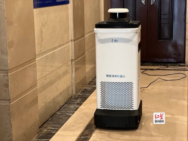 检测|机器人“上岗”消杀、无人机“起飞”助力……成都高科技迎战“奥密克戎”