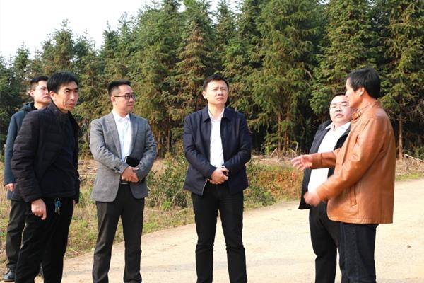 东安县委书记夜宿农家围炉夜话共谋乡村振兴大计