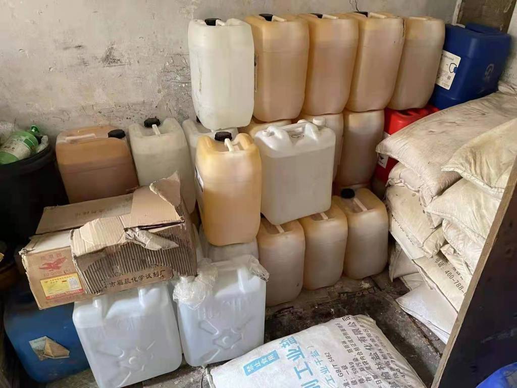 男子刚在制毒试验室造出毒品就被青岛禁毒警察上门抓获小线索牵出大案