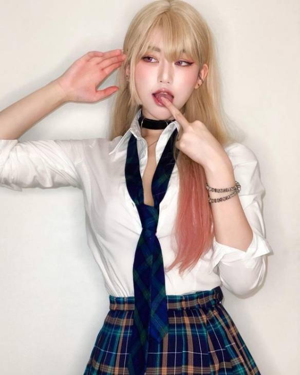 naughty_rabbit_是来自韩国的网红模特,平时经常会在自己的社交网络上