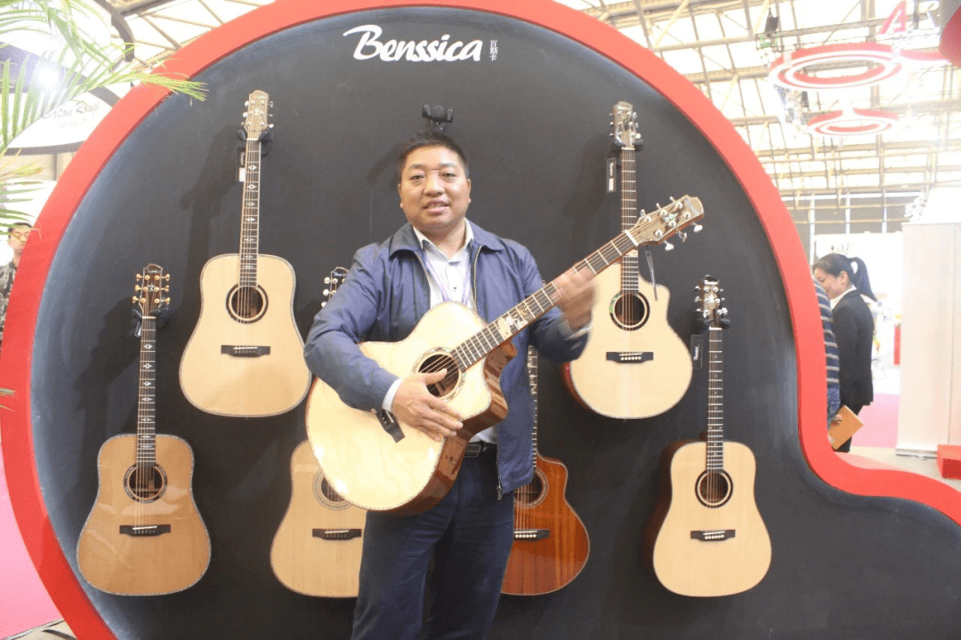 履职一年间全国人大代表郑传玖做强正安吉他奏响时代之音