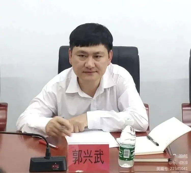 乐东县委常委组织部长郭兴武到县信访服务中心值日接访群众