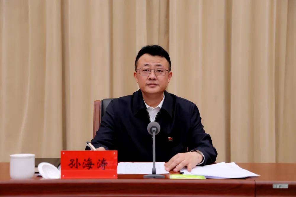 市人民检察院检察长李建平,市委副秘书长樊洪