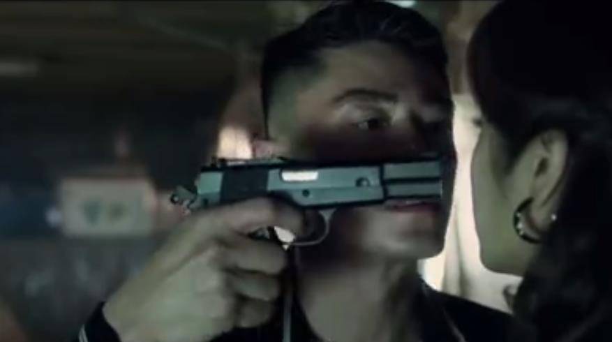 事业46岁林心如携众女星拍大片，穿超短裙秀大长腿，性感又霸气