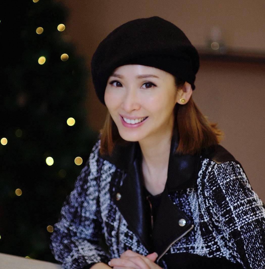 人陈贝儿获感动中国2021年度人物,网友:实至名归_节目_余咏珊_香港