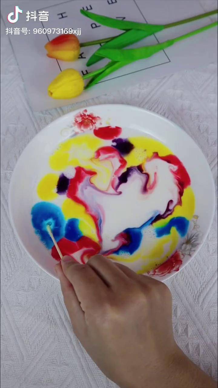 陪孩子做个好玩的牛奶动画吧亲子实验 科学小实验 牛奶动画_牛奶_实验