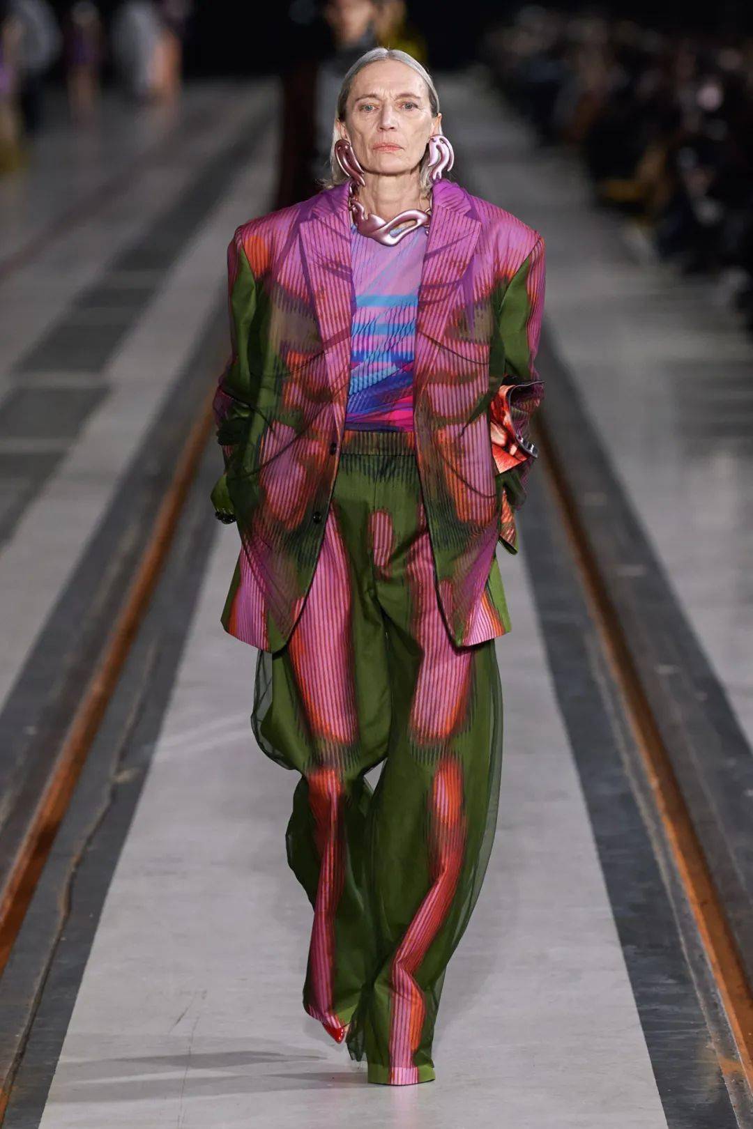 「酸性设计」为何能征服当代青年审美?_acid_视觉_风格