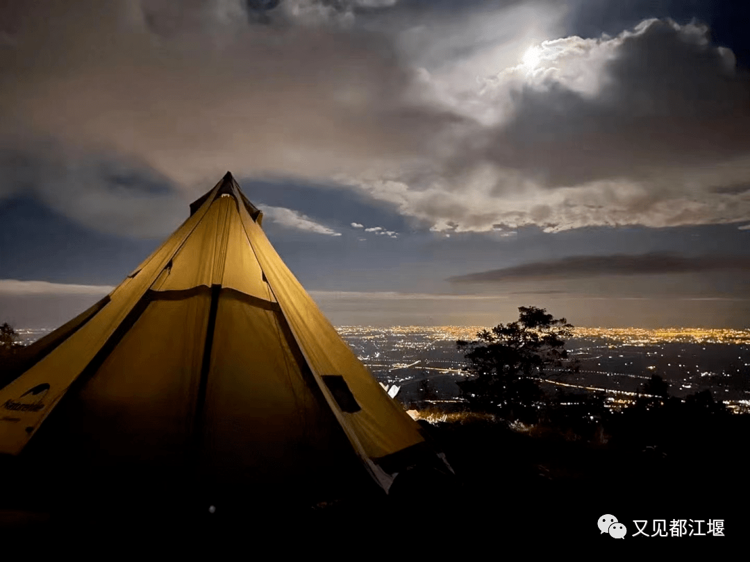 青城山|春日露营好去处！都江堰这4个地方等你来卧看星空、肆意撒欢……