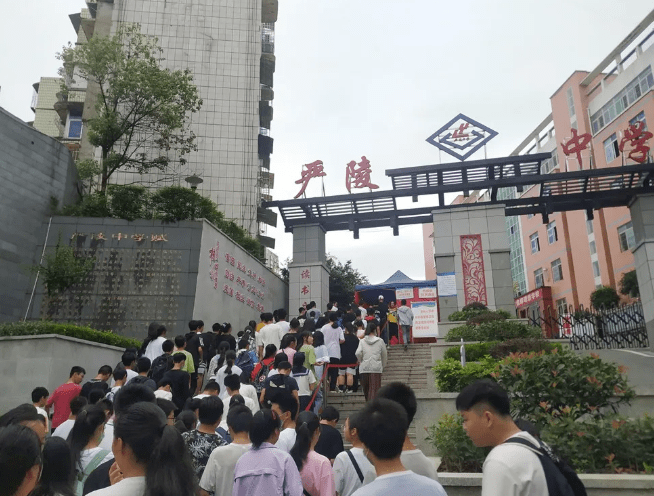 project report严陵中学06威远县凤翔中学的前身为2001年8月28日成立