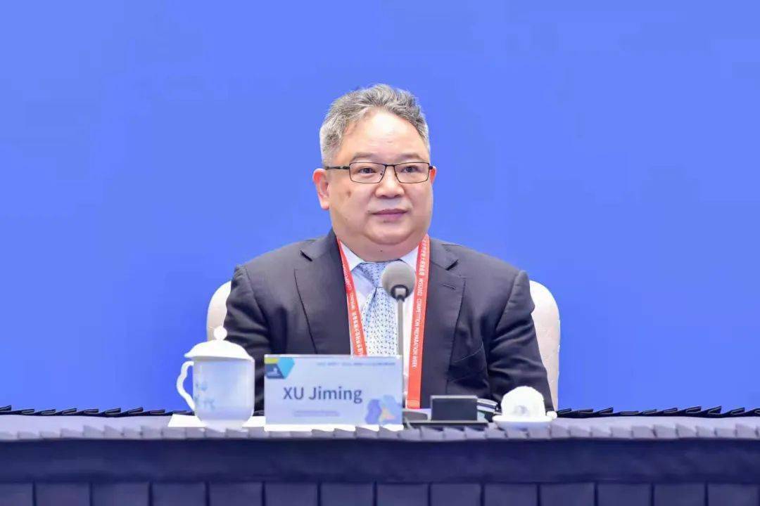 徐吉明监事长出席开幕式赞助商签约仪式中,在上海市副市长彭沉雷,交行