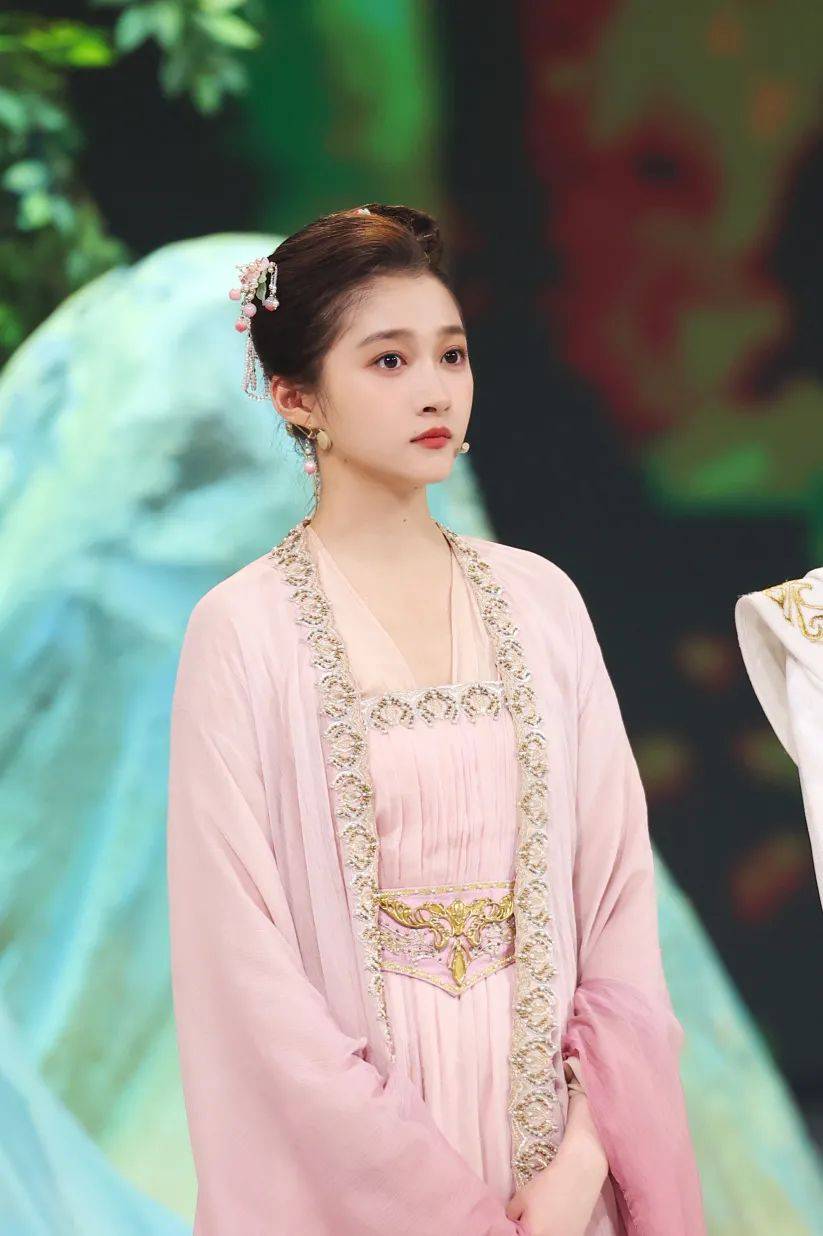 关晓彤算是把身材优势玩明白了_王牌_少女_古装