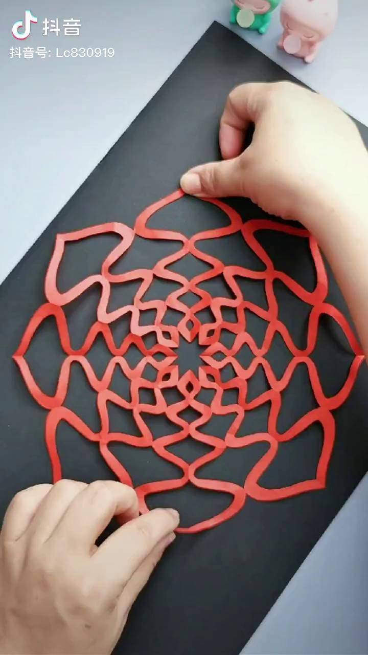 随意画条曲线剪下来也可以是美美的窗花手工剪纸窗花春节手工diy剪纸