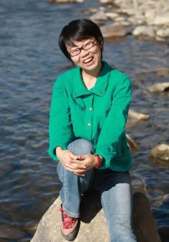 悦读李娟与遥远的向日葵地