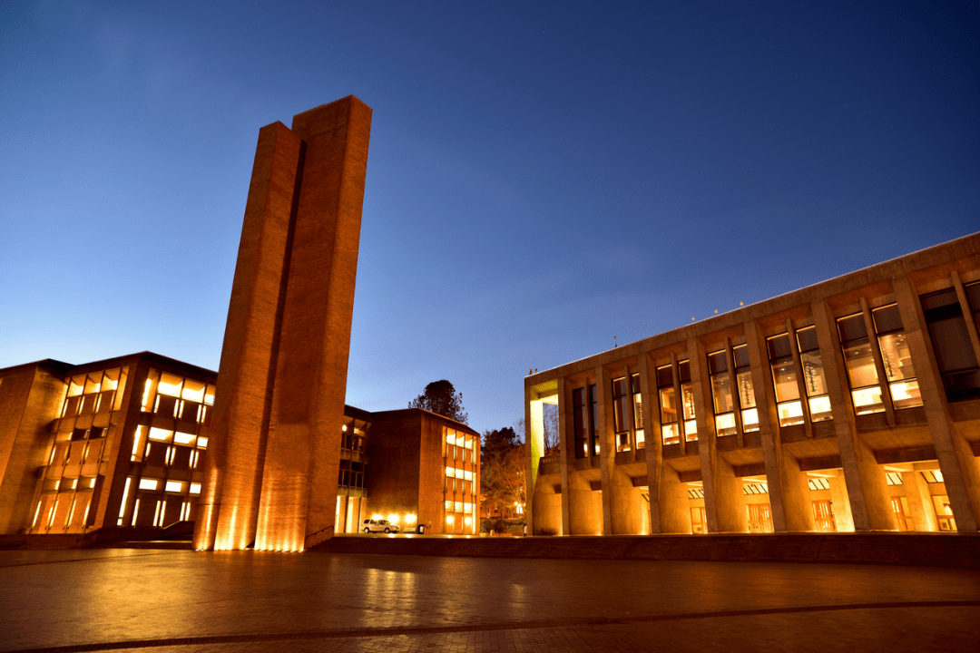 上学的时候,红场人来人往,川流不息,最是汇聚了大学生们青春活力的