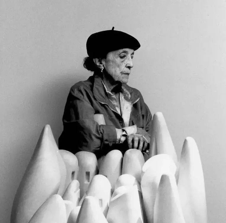 展览|欧姬芙、布尔乔亚……看这些女艺术家的一系列大展