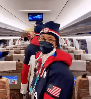 越野|美残奥会运动员乘坐冬奥列车感受中国速度 直呼：又快又稳