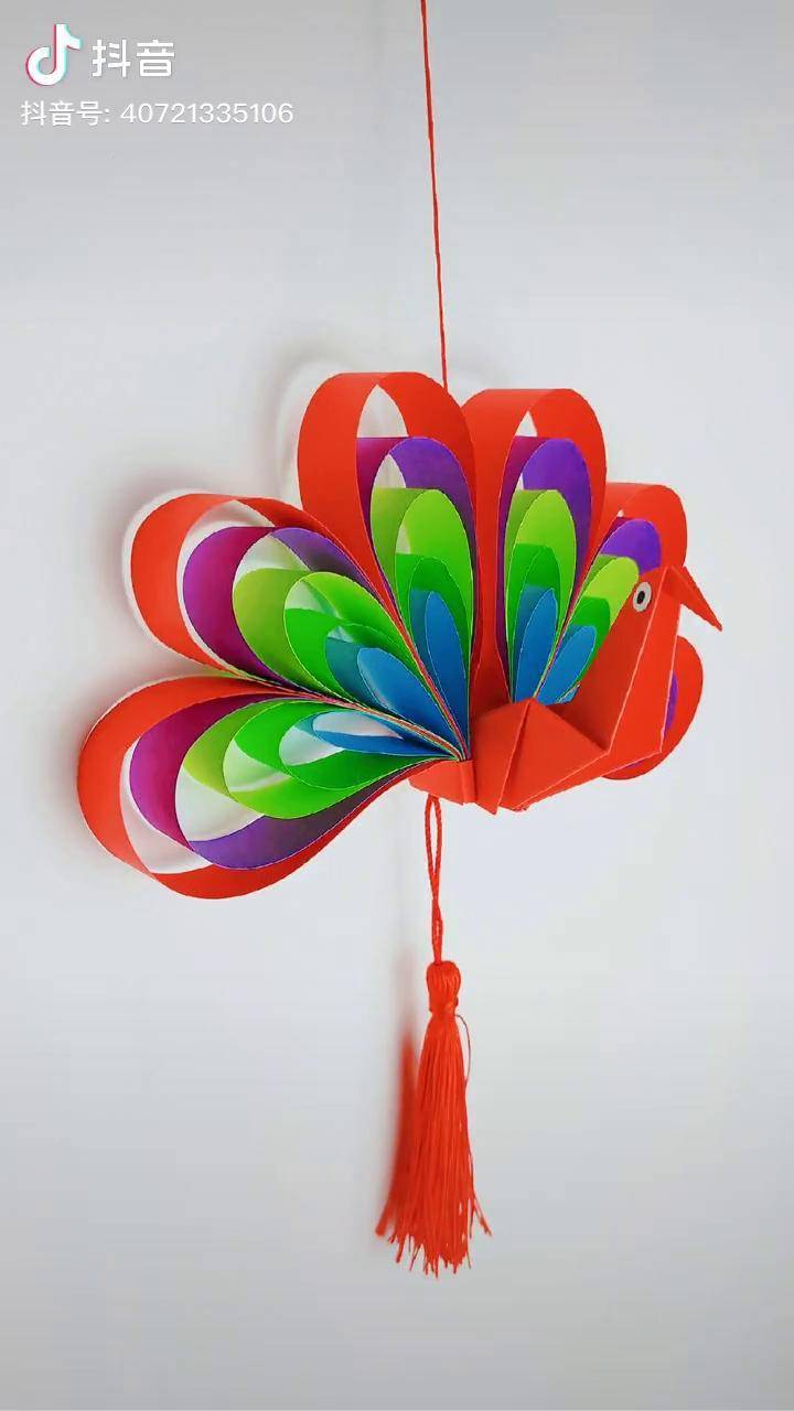几张小纸条就能做一只好看的孔雀吊饰手工创意手工幼儿手工萌知计划