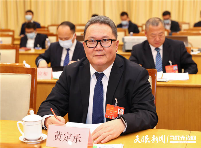 两会一席谈黄定承代表围绕迎接党的二十大做好出版工作为时代画像为