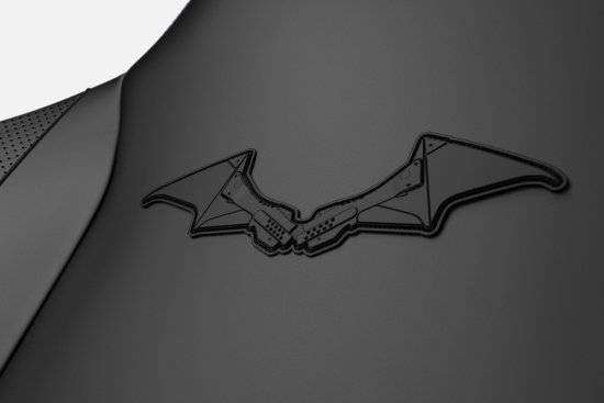 《新蝙蝠侠》联动电竞椅开售 外观受蝙蝠侠启发