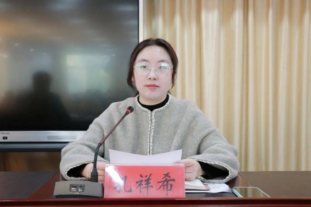 镇党委组织委员孔祥希在会上讲话,她向全镇妇女同胞