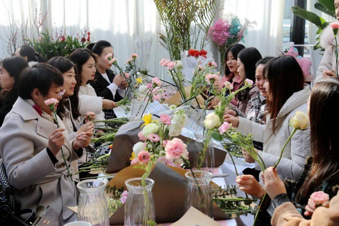 城中分局:组织开展庆"三八"国际劳动妇女节花艺培训活动_插花_分局