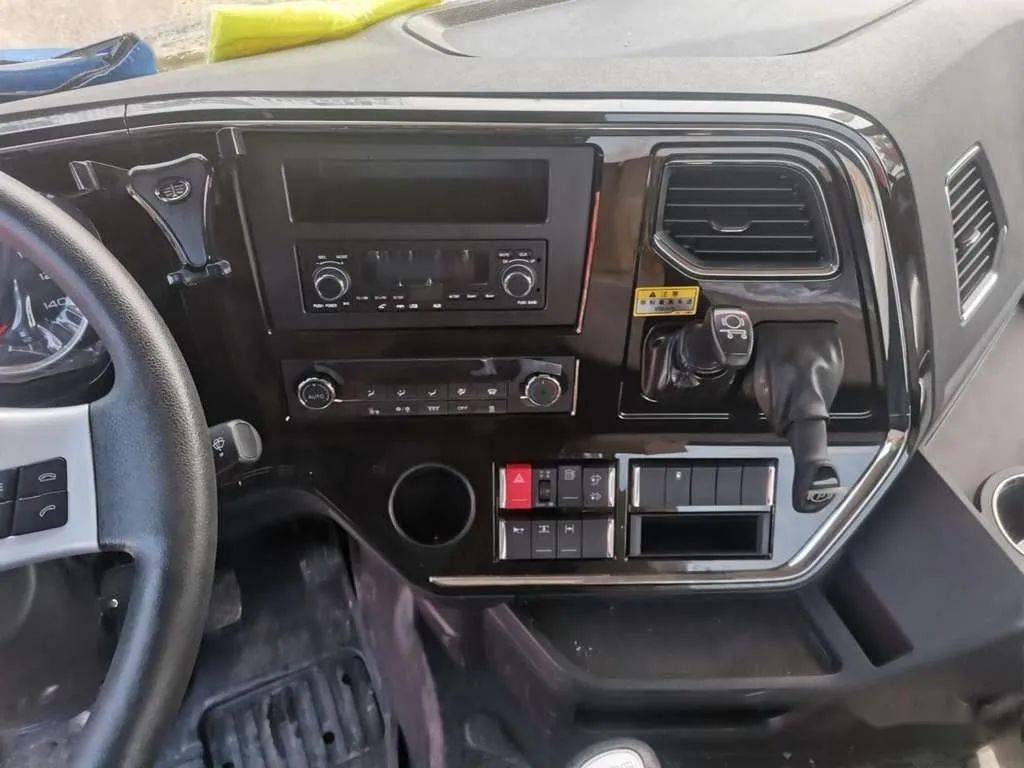 仪表台更为华丽原厂配备手机支架十分方便挡杆驾驶辅助系统摄像头车上