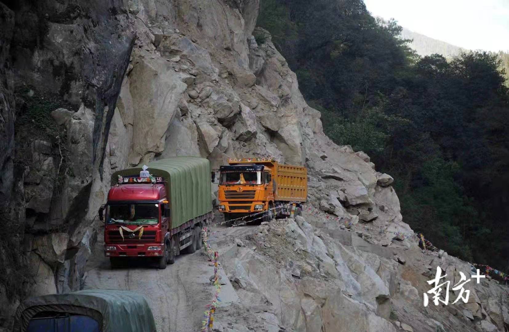 矮拉山隧道图片